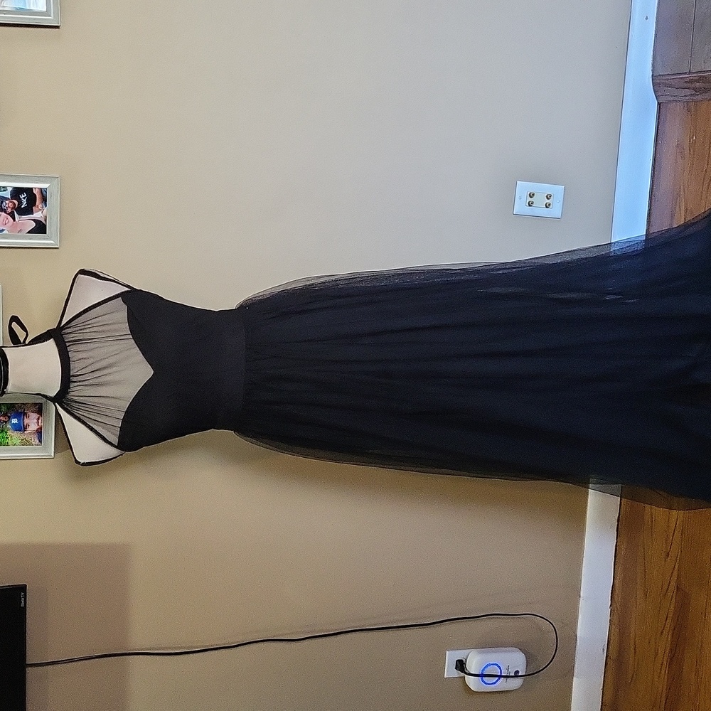 Fashion Nova Dress 🖤 - Picture 4 of 16